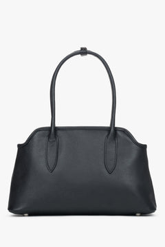 Estro women's black shoulder bag in premium Italian natural leather.