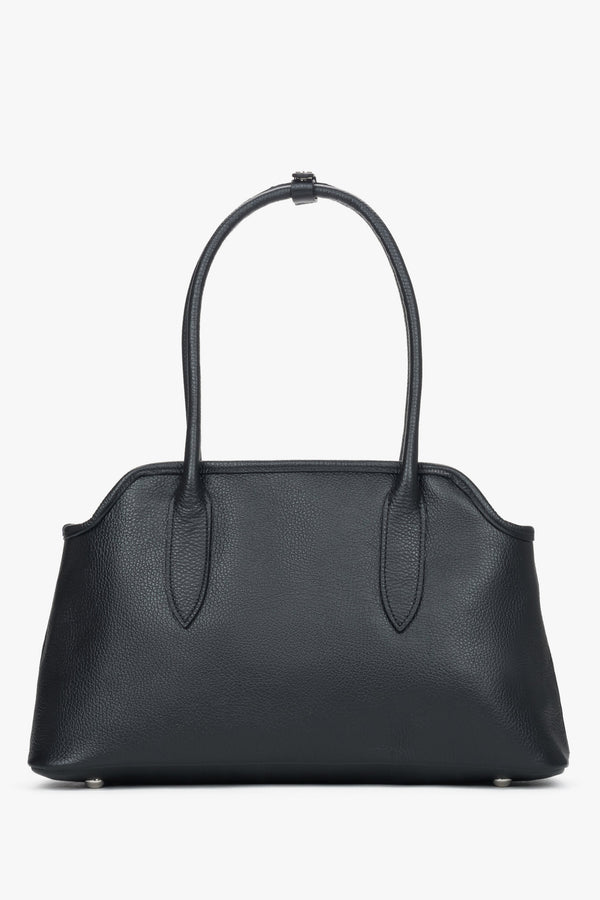 Estro women's black shoulder bag in premium Italian natural leather.
