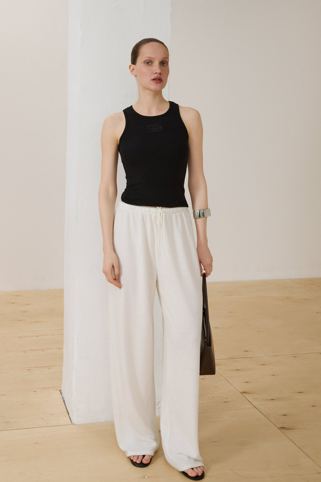 Slim fit black sleeveless top in ribbed cotton.