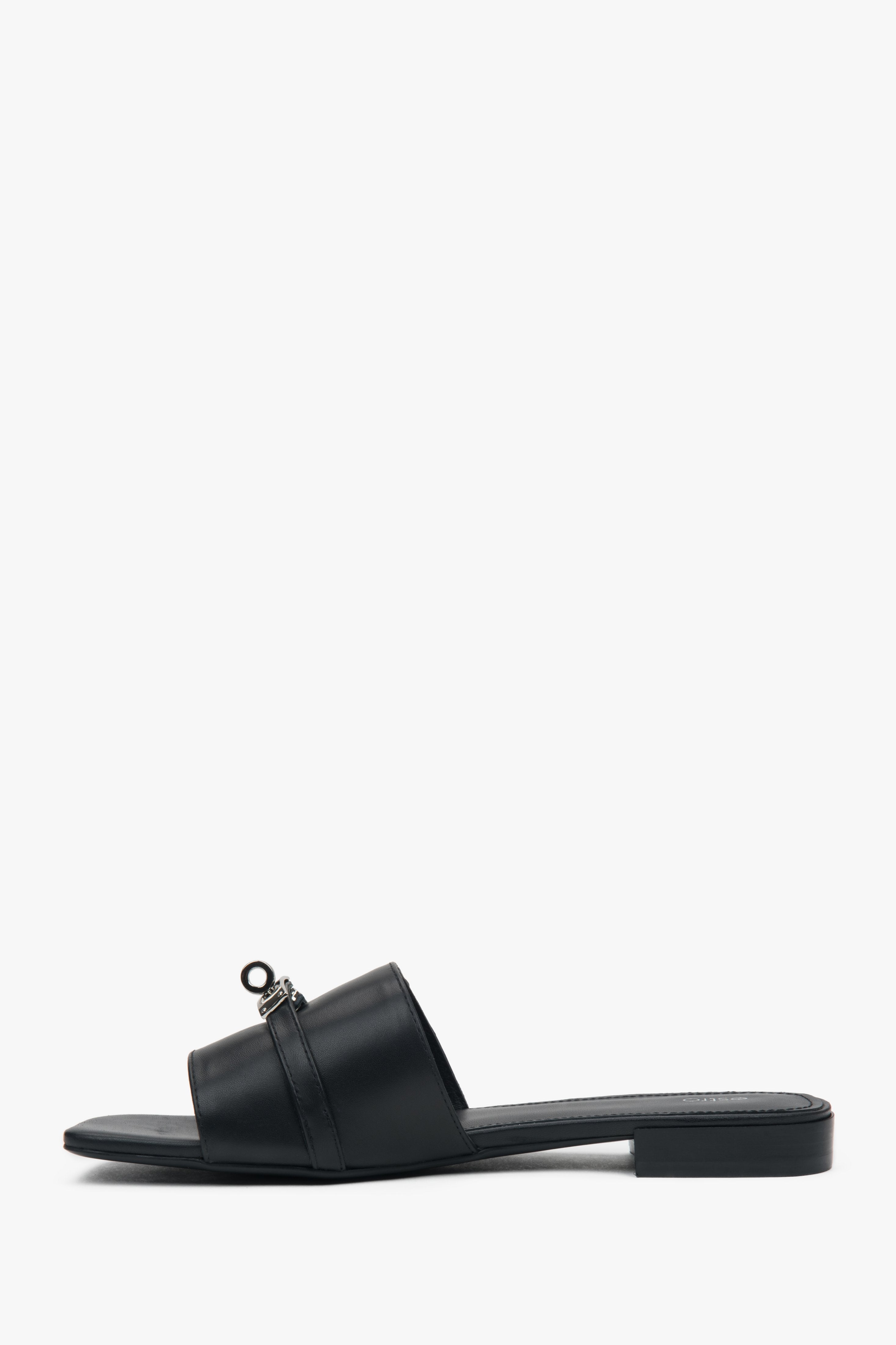 Stylish black Estro women's slide sandals, featuring a subtle silver embellishment and offering comfort thanks to the flat heel.
