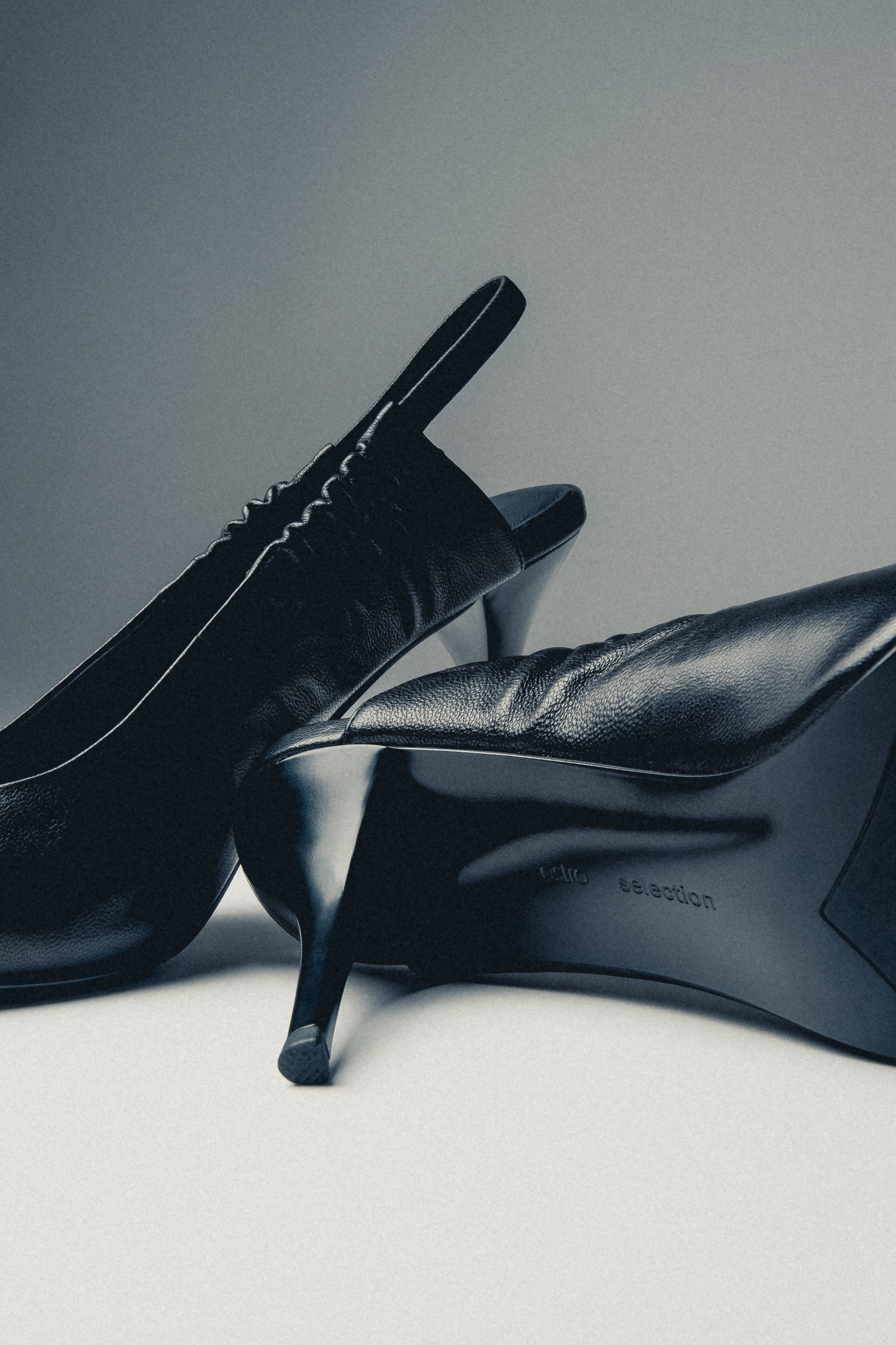 Black slingback Estro Selection in genuine leather.