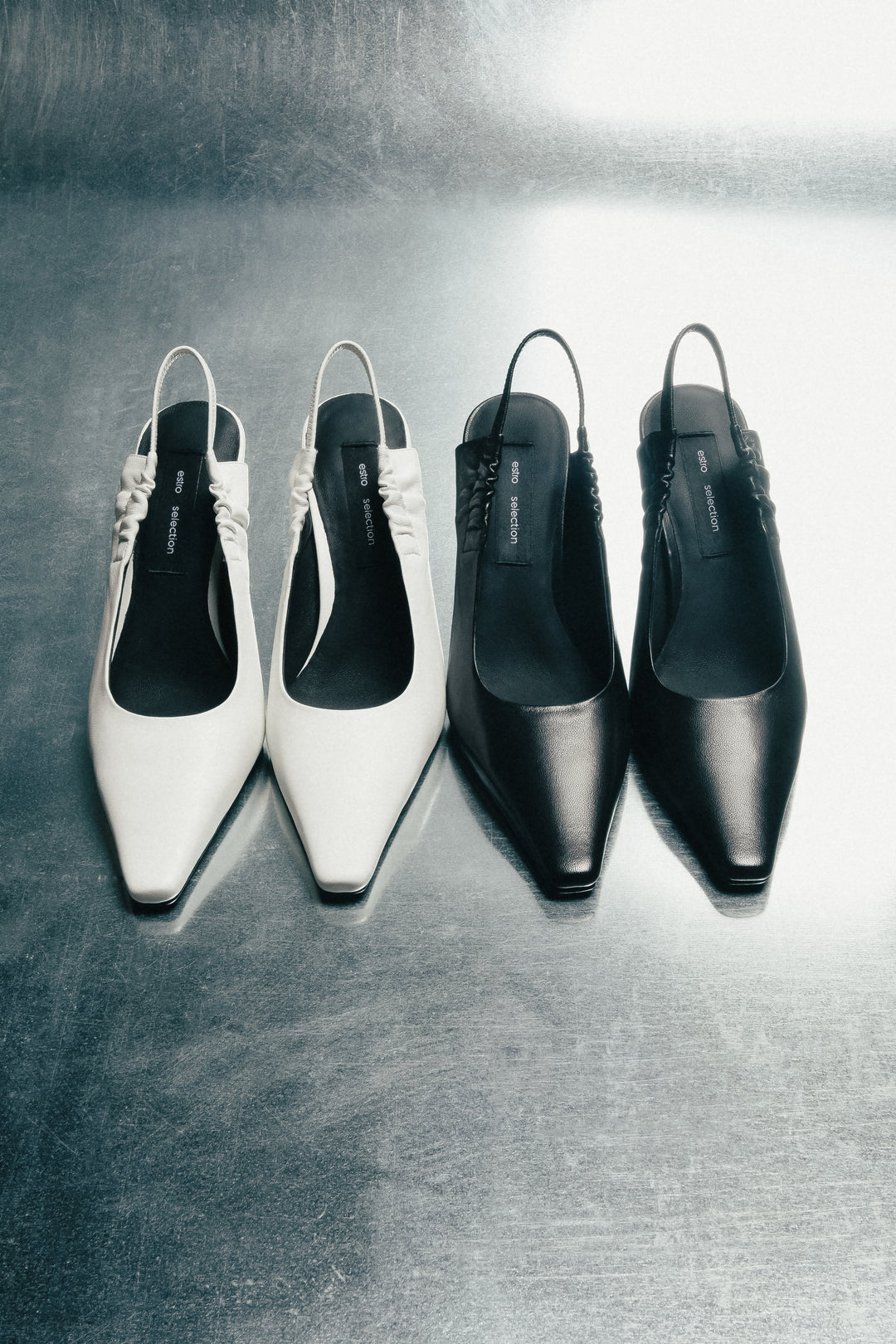 Black peep-back women’s pumps in genuine leather.