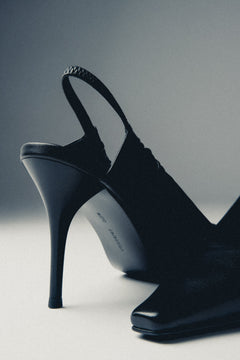 Made of genuine leather, black women’s peep-back pumps Estro Selection.
