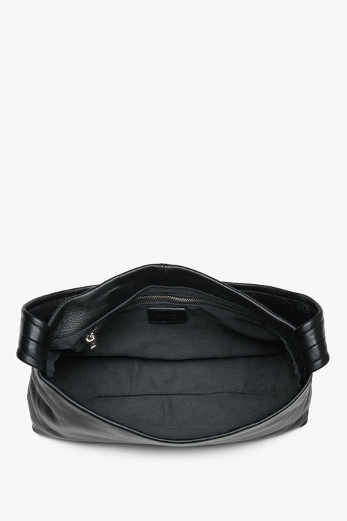 Women's black smooth leather shoulder bag Estro - close-up view highlighting the refined leather texture, precise stitching, and elegant hardware.