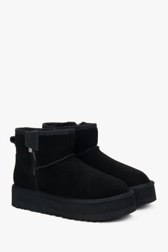 Women's snow boots made of genuine velour, lined with fur, in black.