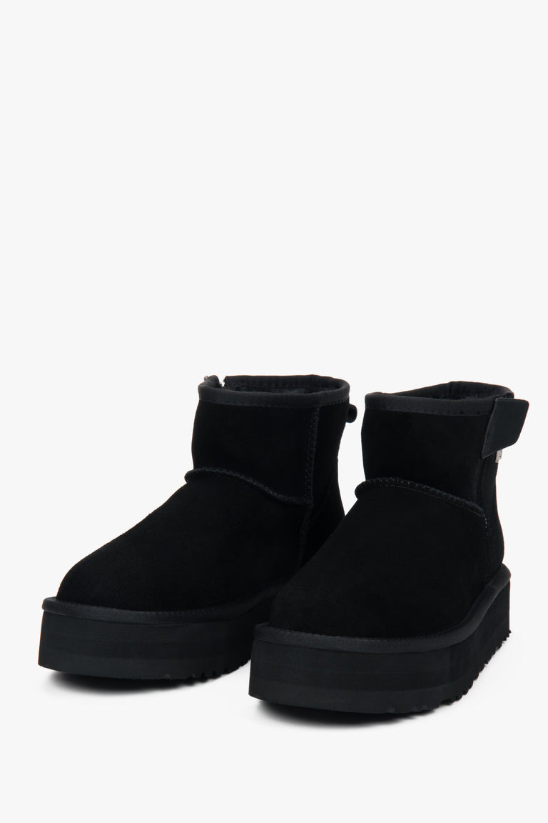 Black women's snow boots – genuine velour and warm fur.

