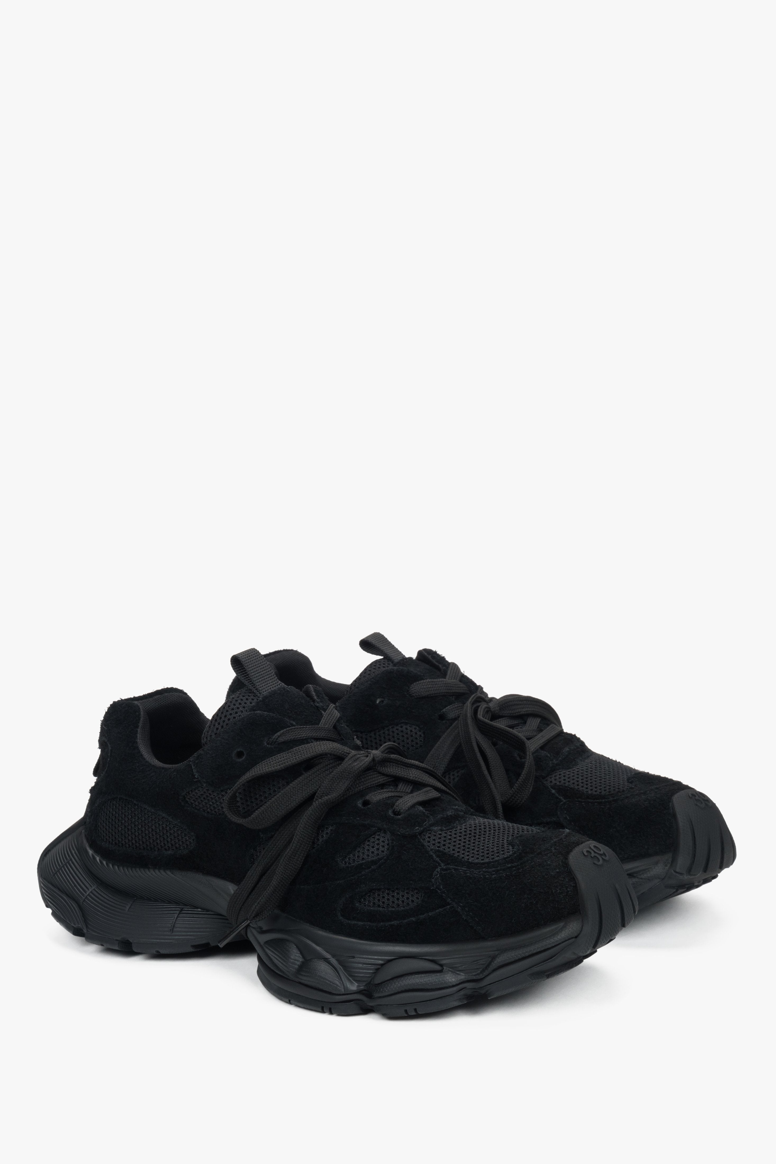 Detailed view of the flexible, slip-resistant thermoplastic rubber (TPR) platform sole.