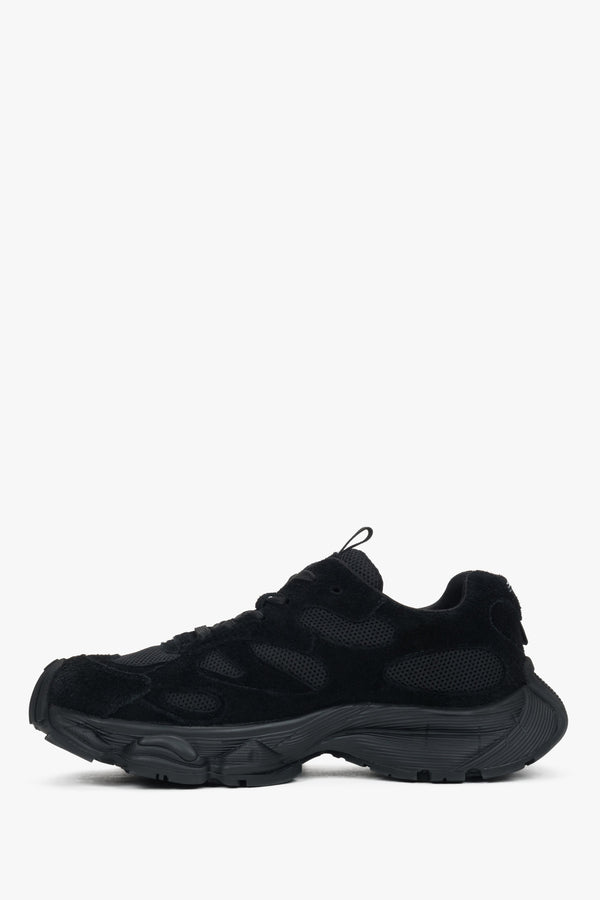 Women's premium black velour sneakers by Estro – an elegant angled shot highlighting the modern, sporty silhouette.