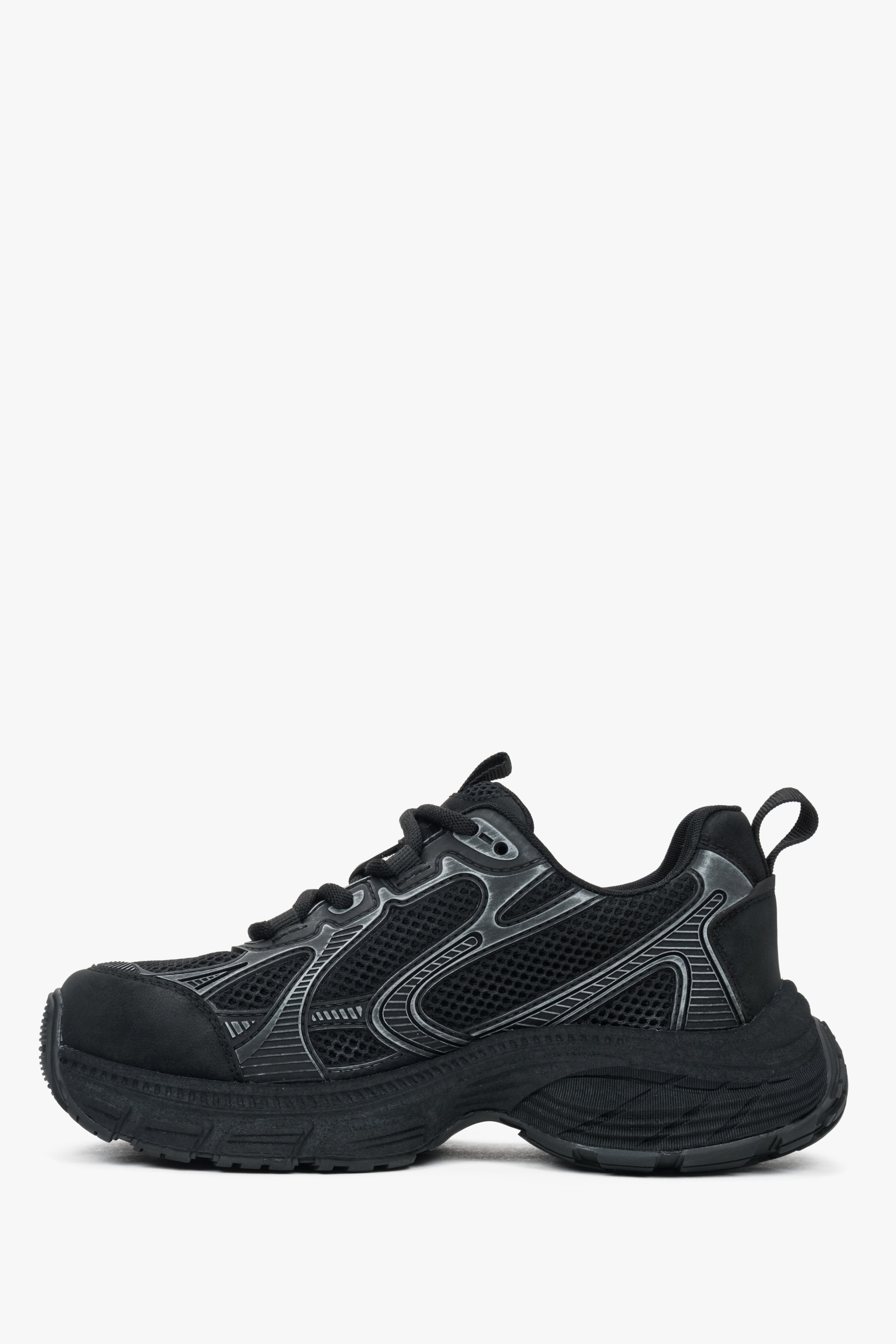 Stylish black women's low-top sneakers, ES8, made with a blend of durable eco-leather and ventilated mesh.