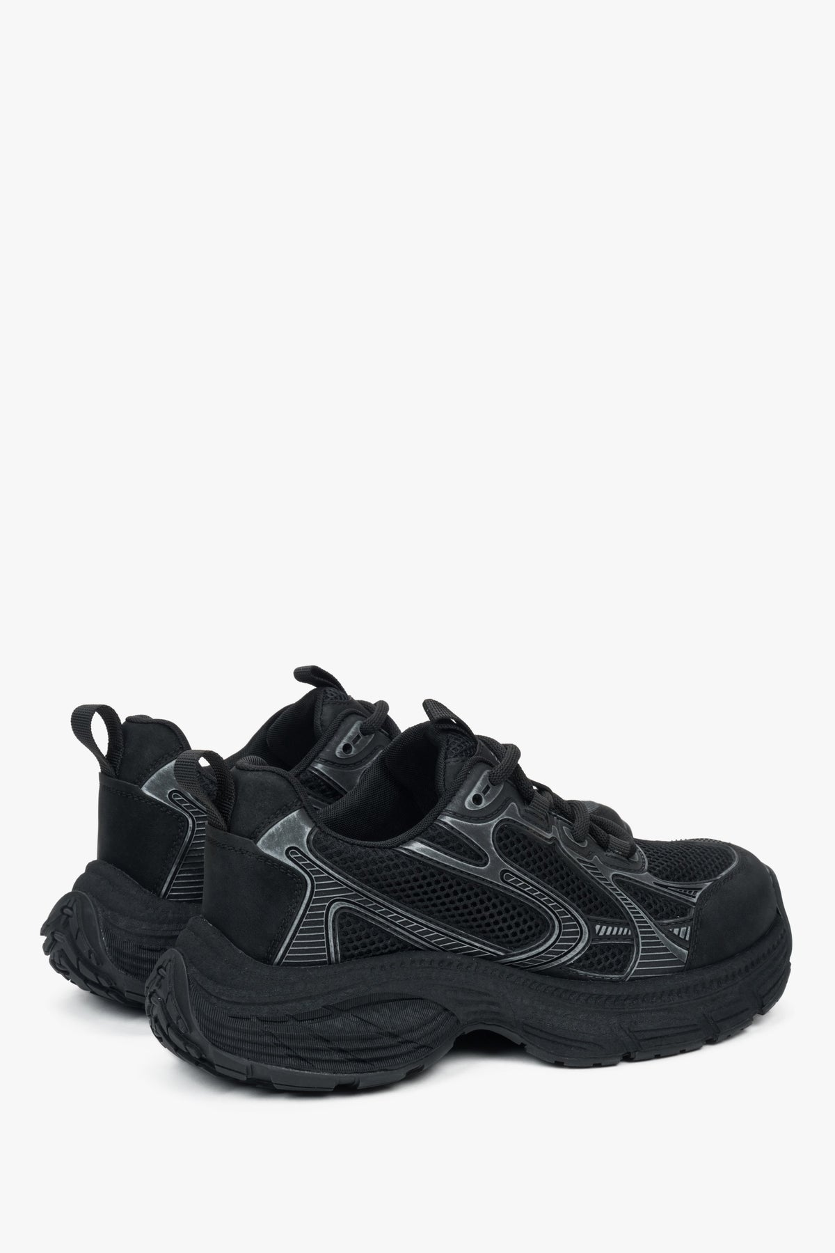 Comfortable black sporty low-top sneakers for women, ES8, featuring a blend of eco-friendly leather and airy mesh.