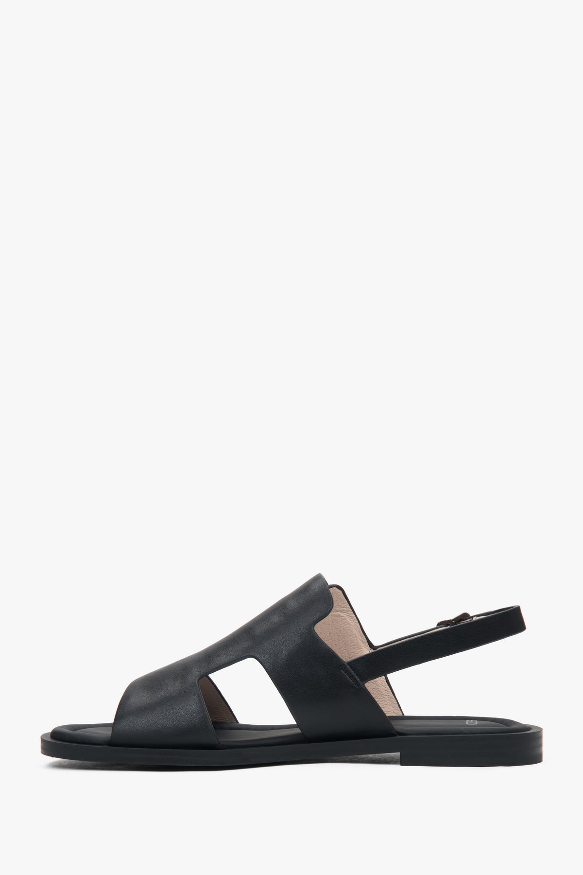 Women’s black closed-toe sandals on a flat natural leather sole by Estro.
