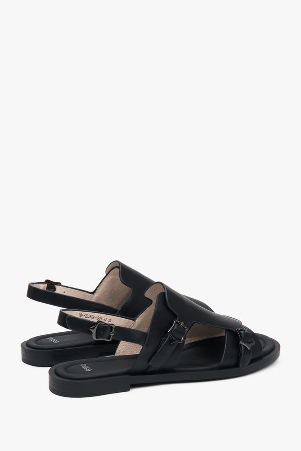 Made of natural leather, black closed-toe women’s sandals on a flat sole by Estro.