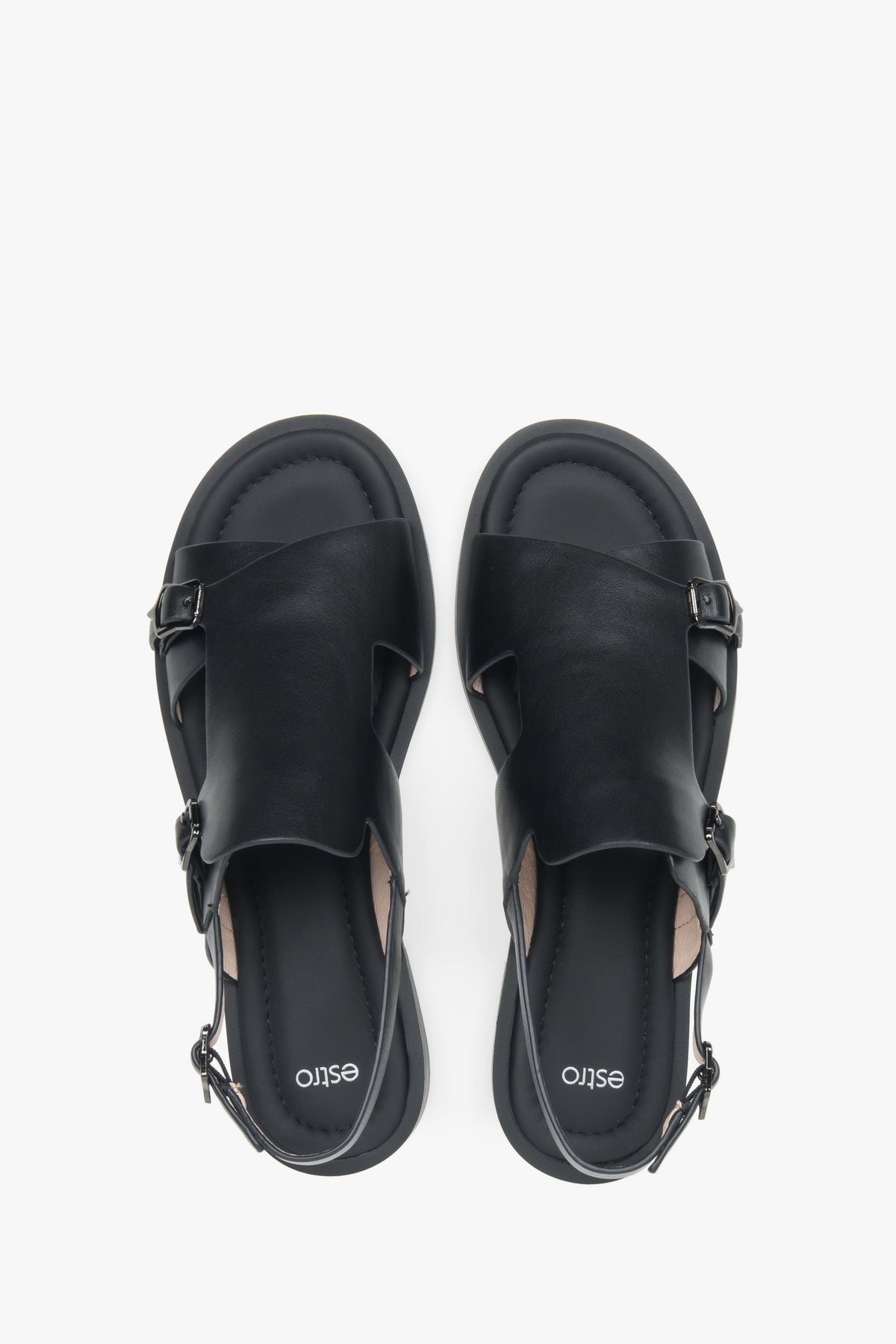 Black closed-toe women’s sandals by Estro, flat sole, made of natural leather.