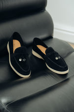 Women's Black Tassel Loafers made of Velour Estro ER00115750.