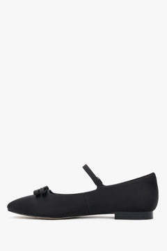Women's ballet flats in black textile with buckle.