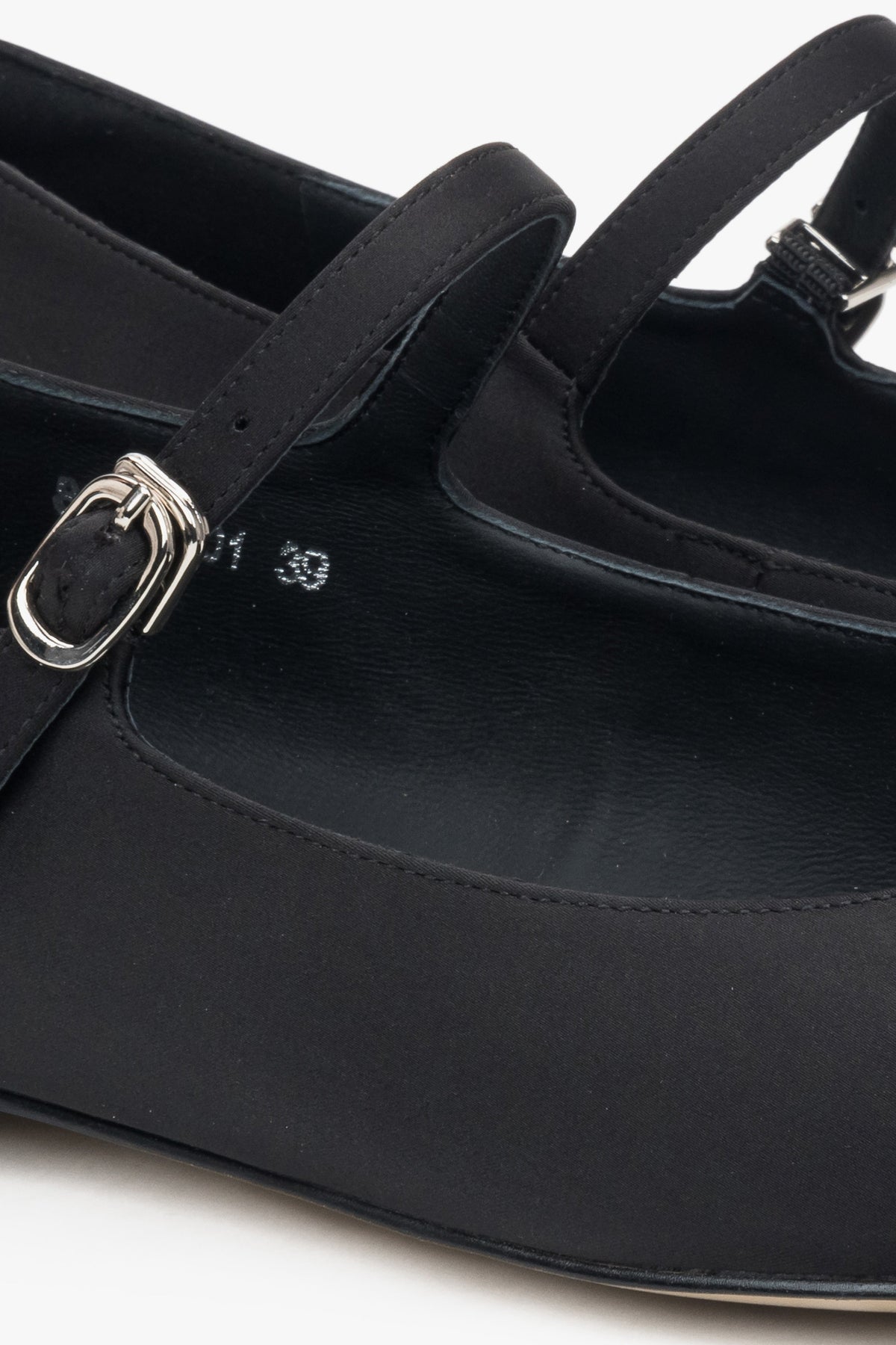 Elegant black flats with buckle detail in textile.