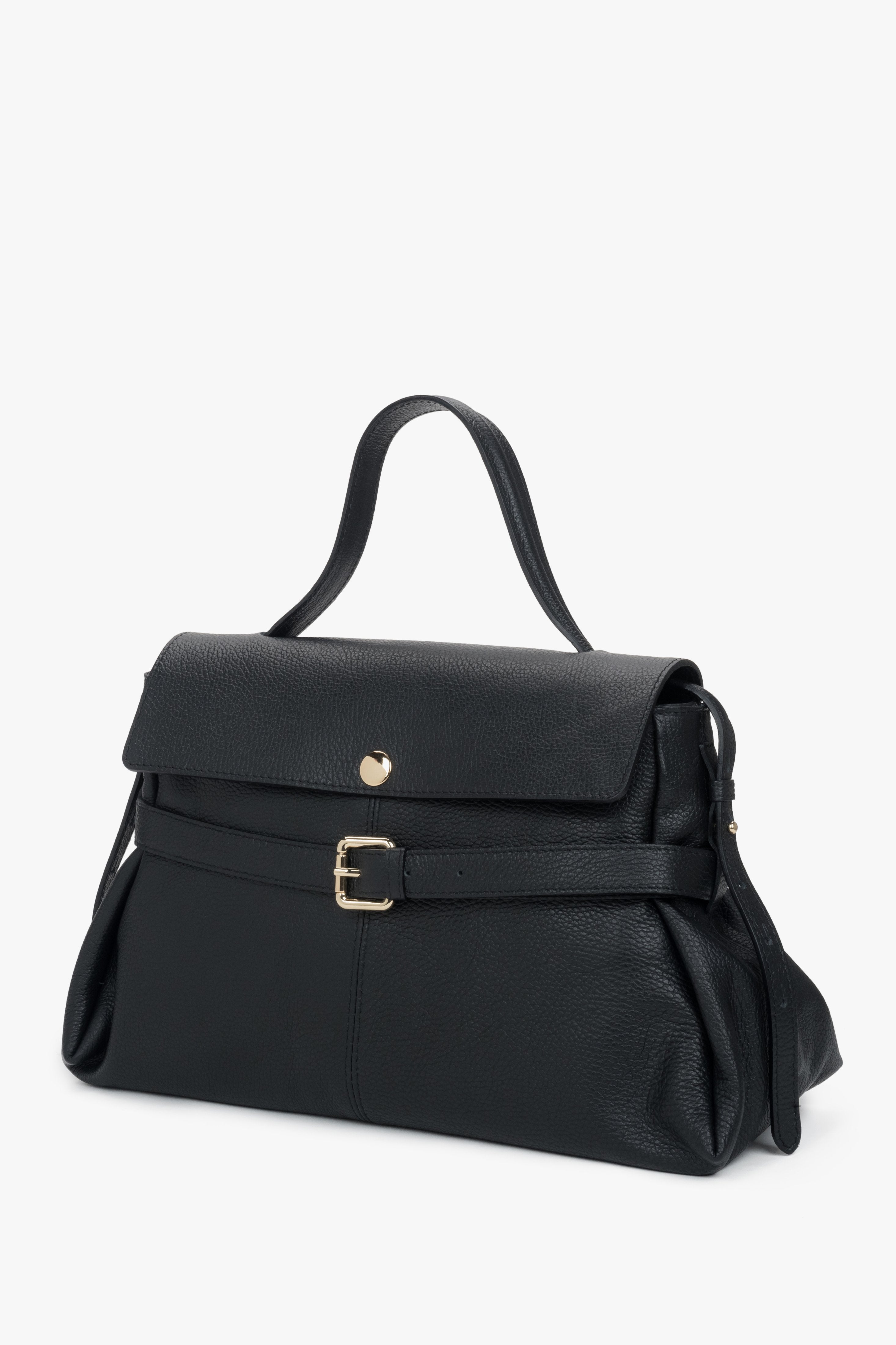 Black women's tote bag from Estro, crafted from Premium Italian genuine leather.