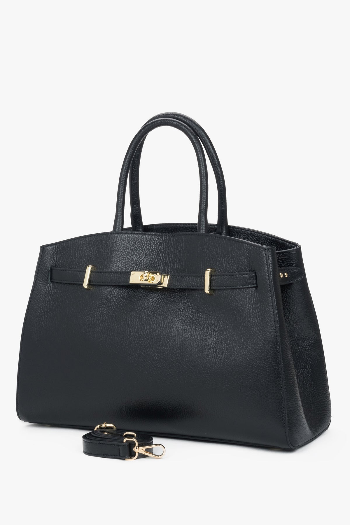Made of Premium Italian genuine leather, an elegant black tote bag by Estro.