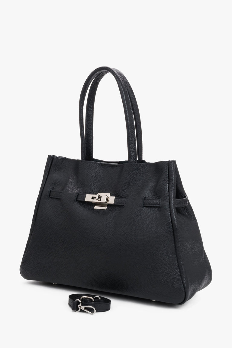 Elegant black satchel bag made of premium Italian genuine leather by Estro.