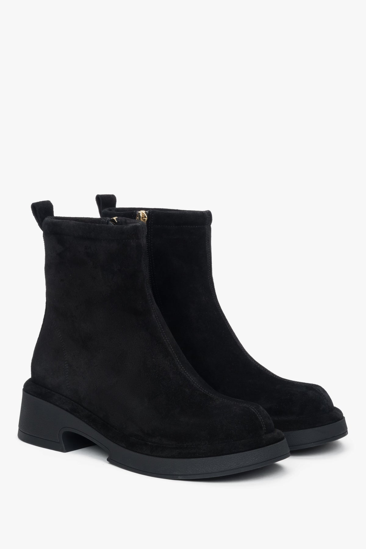 Estro ER00118227 – women's black ankle boots made of genuine velour with a functional heel.