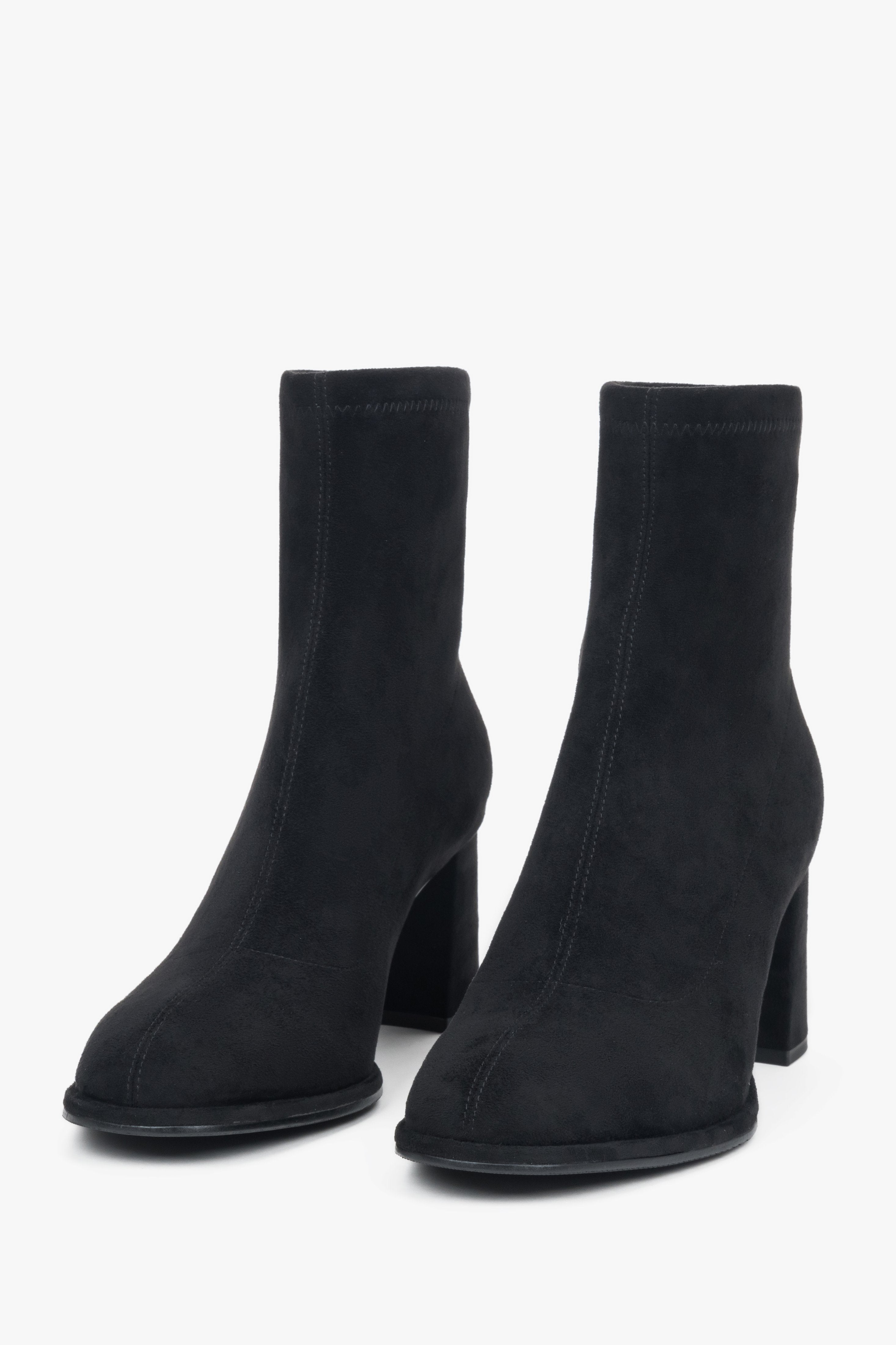Women’s black velour ankle boots with a stable block heel Estro.