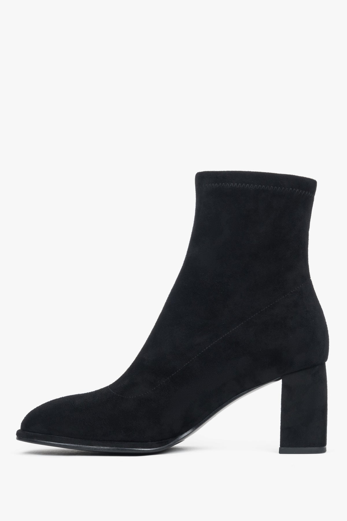 Estro women’s ankle boots in black, with a stable block heel, made of genuine velour.