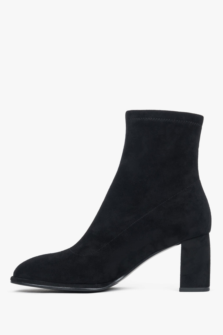 Estro women’s ankle boots in black, with a stable block heel, made of genuine velour.
