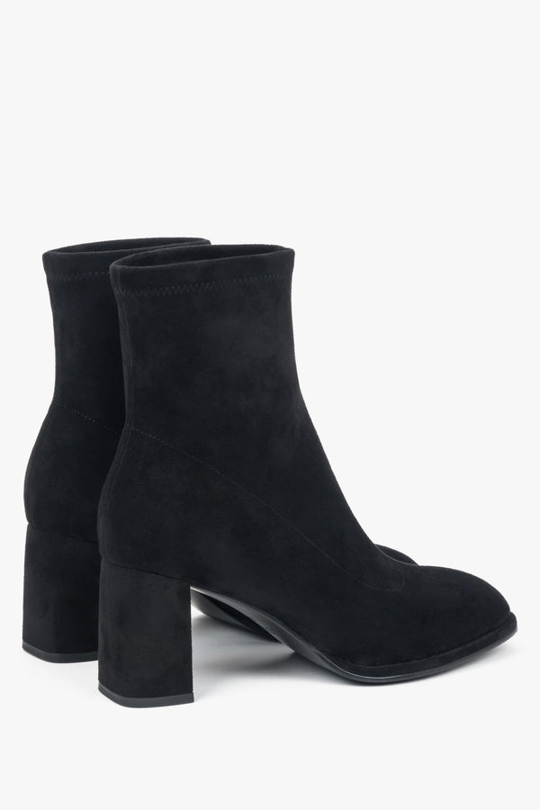 Black women’s velour ankle boots with a stable block heel Estro – rear view.