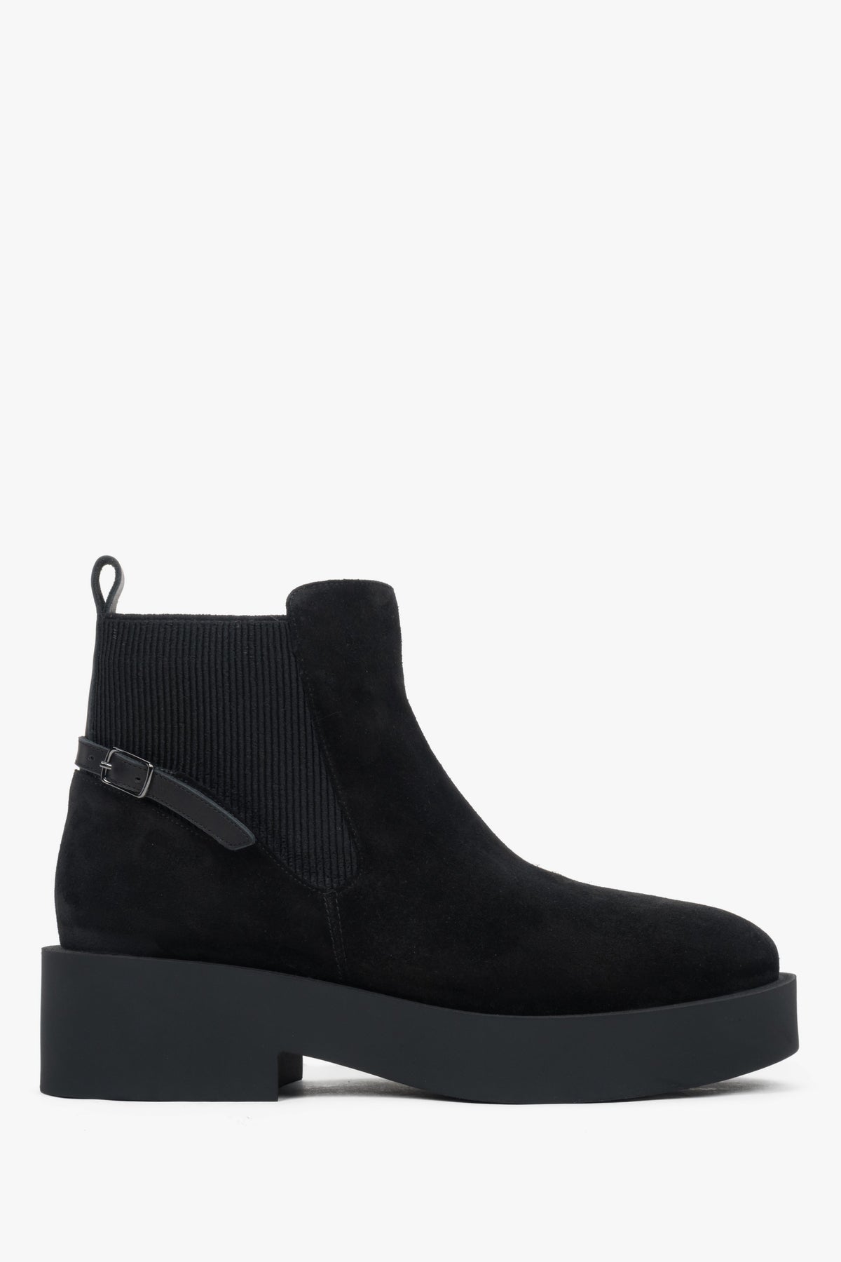 Women's Black Chelsea Boots on a Chunky Sole made of Genuine Velour Estro ER00118243.