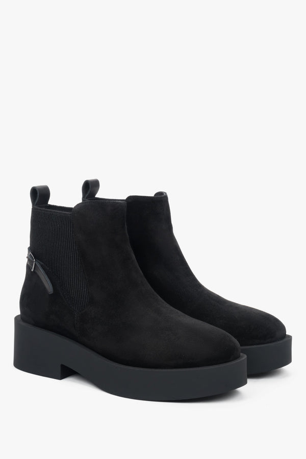 Estro ER00118243 – women's black Chelsea boots on a chunky sole made of genuine velour.