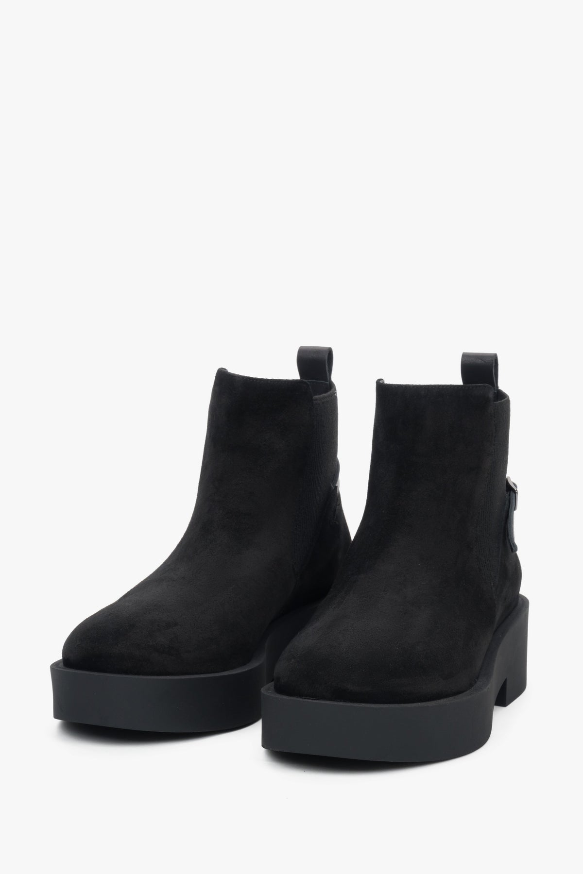 Women's black Chelsea boots on a chunky sole made of genuine velour, Estro ER00118243.