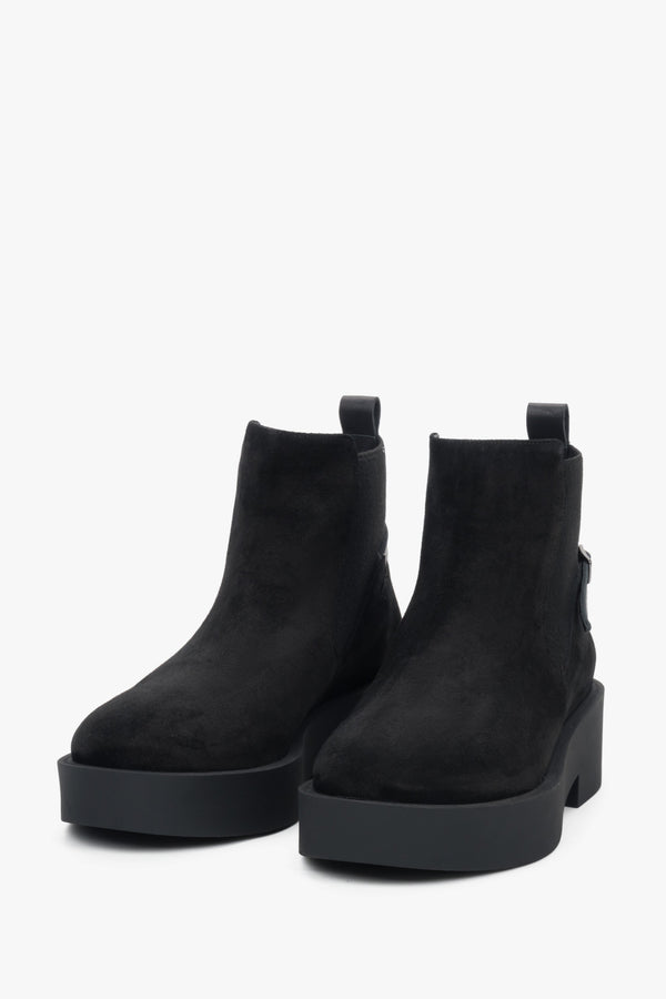 Women's black Chelsea boots on a chunky sole made of genuine velour, Estro ER00118243.
