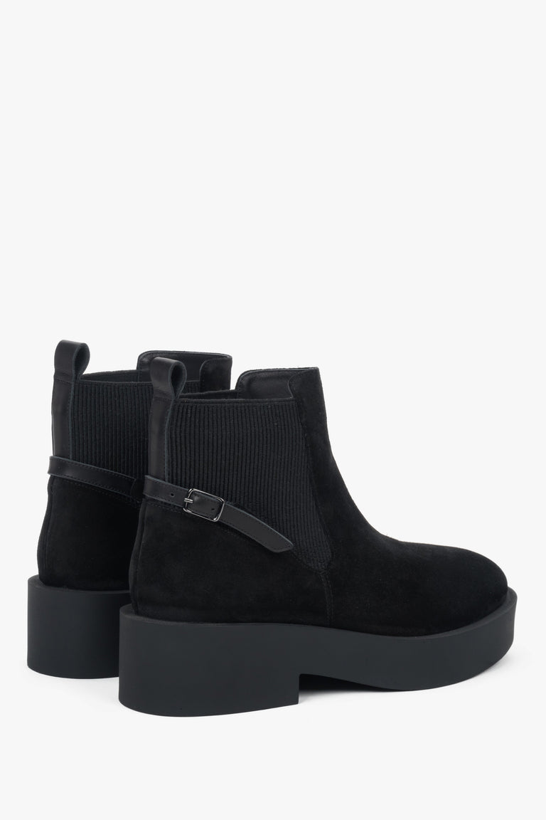 Made of genuine velour, women's black Chelsea boots on a chunky sole, Estro ER00118243.