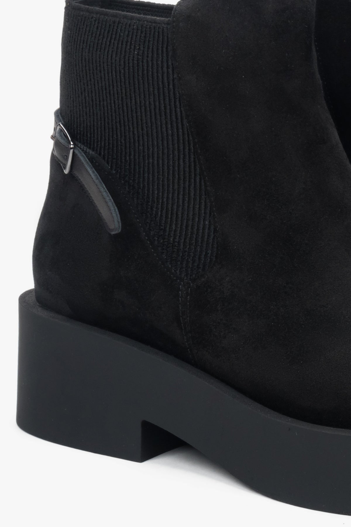 Women's Chelsea boots Estro ER00118243, black, on a chunky sole, made of genuine velour.