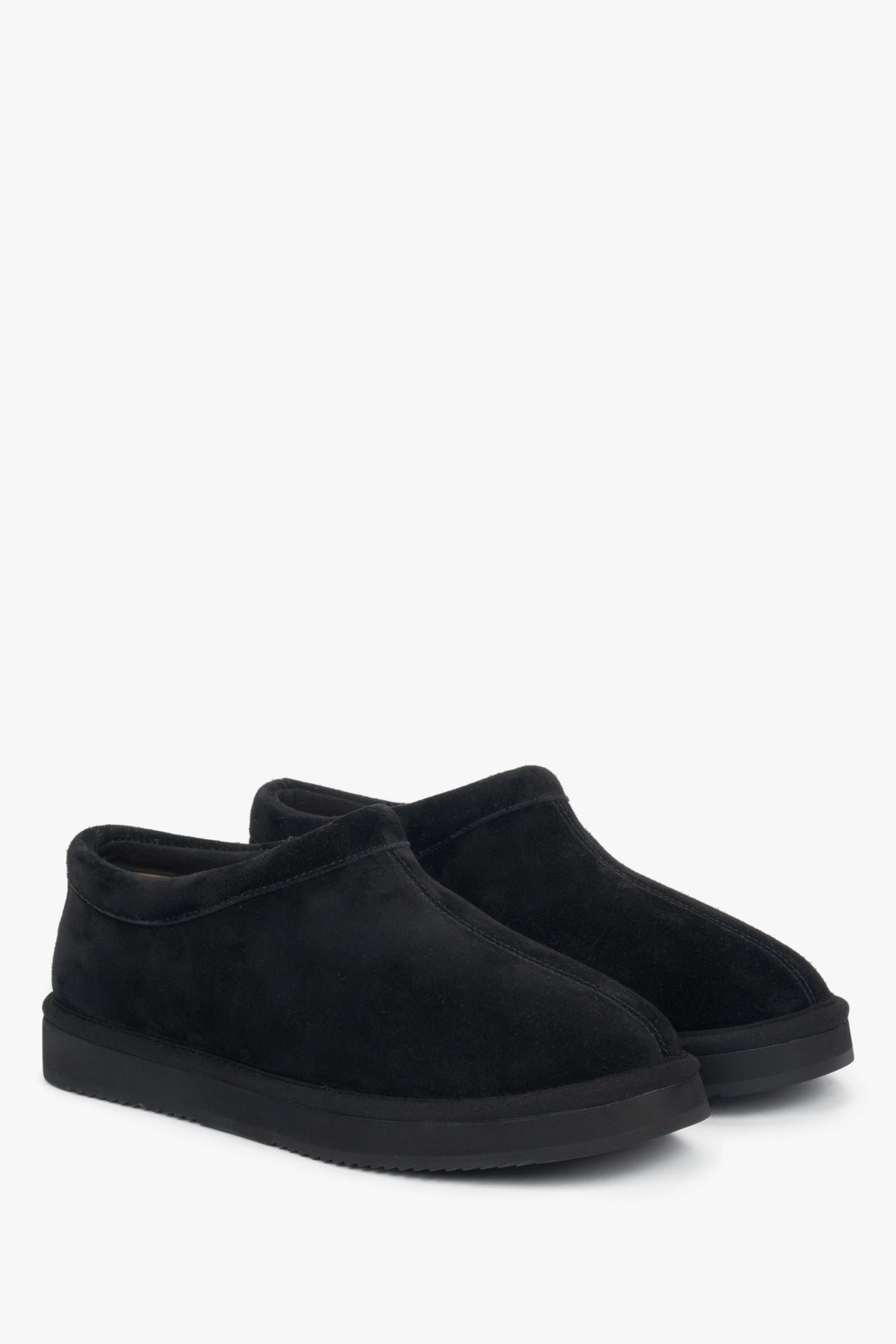Women's black velour clogs with fur lining on a flexible platform Estro.