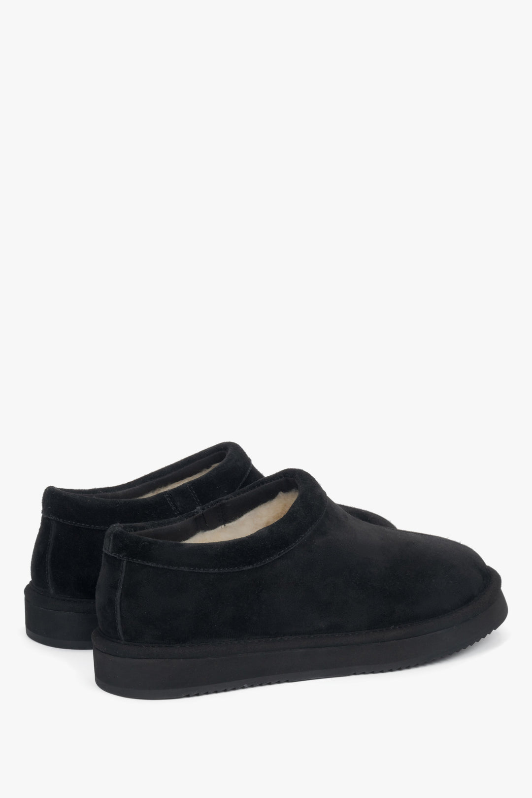 Women's clogs Estro, black, velour, with fur lining on a flexible platform.