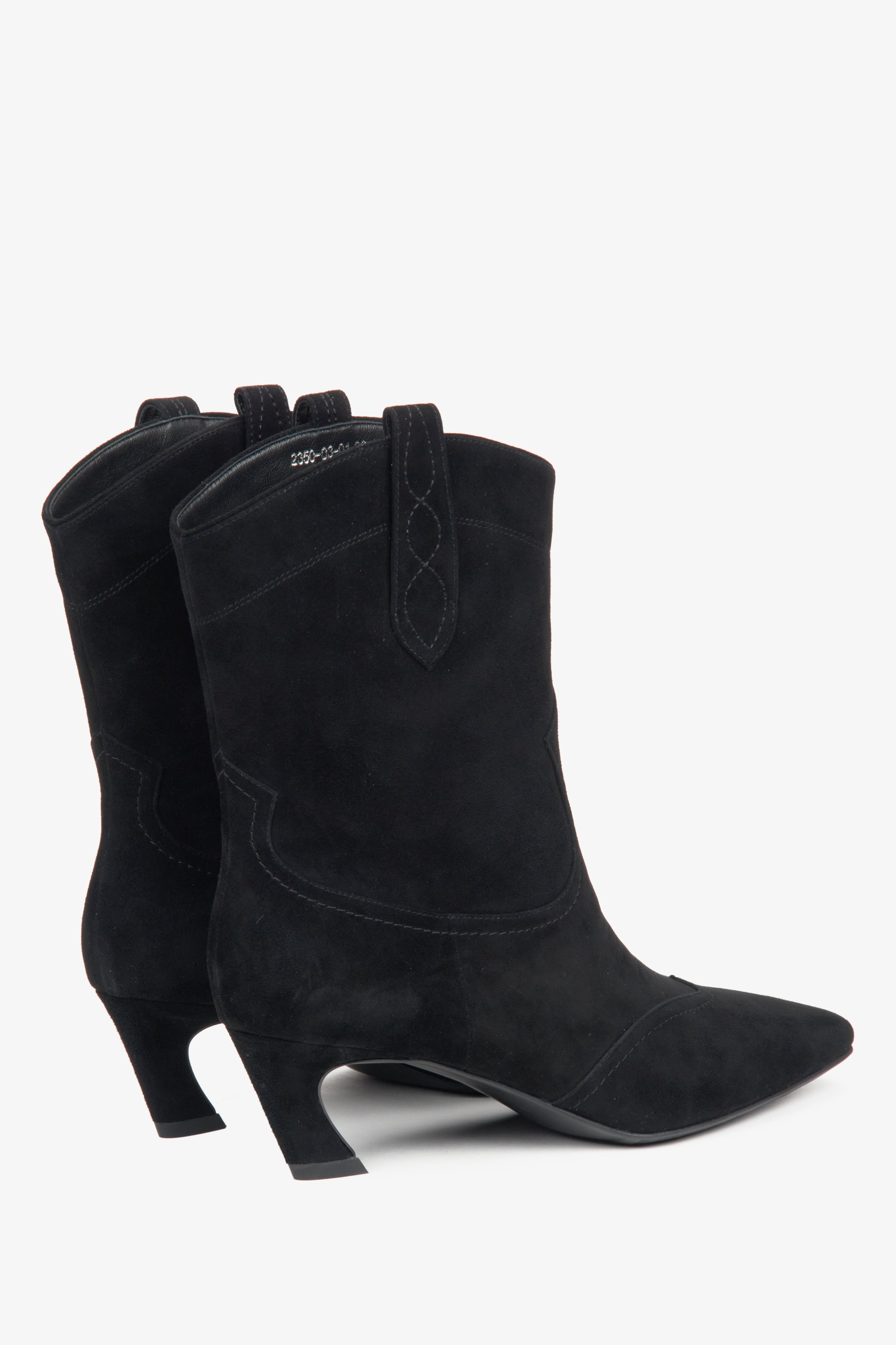 Stylish women's black cowboy boots in velour, crafted by Estro.