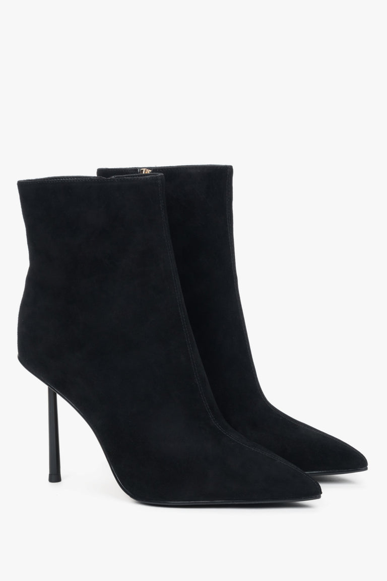 In natural velour, black women’s high-heeled ankle boots Estro.