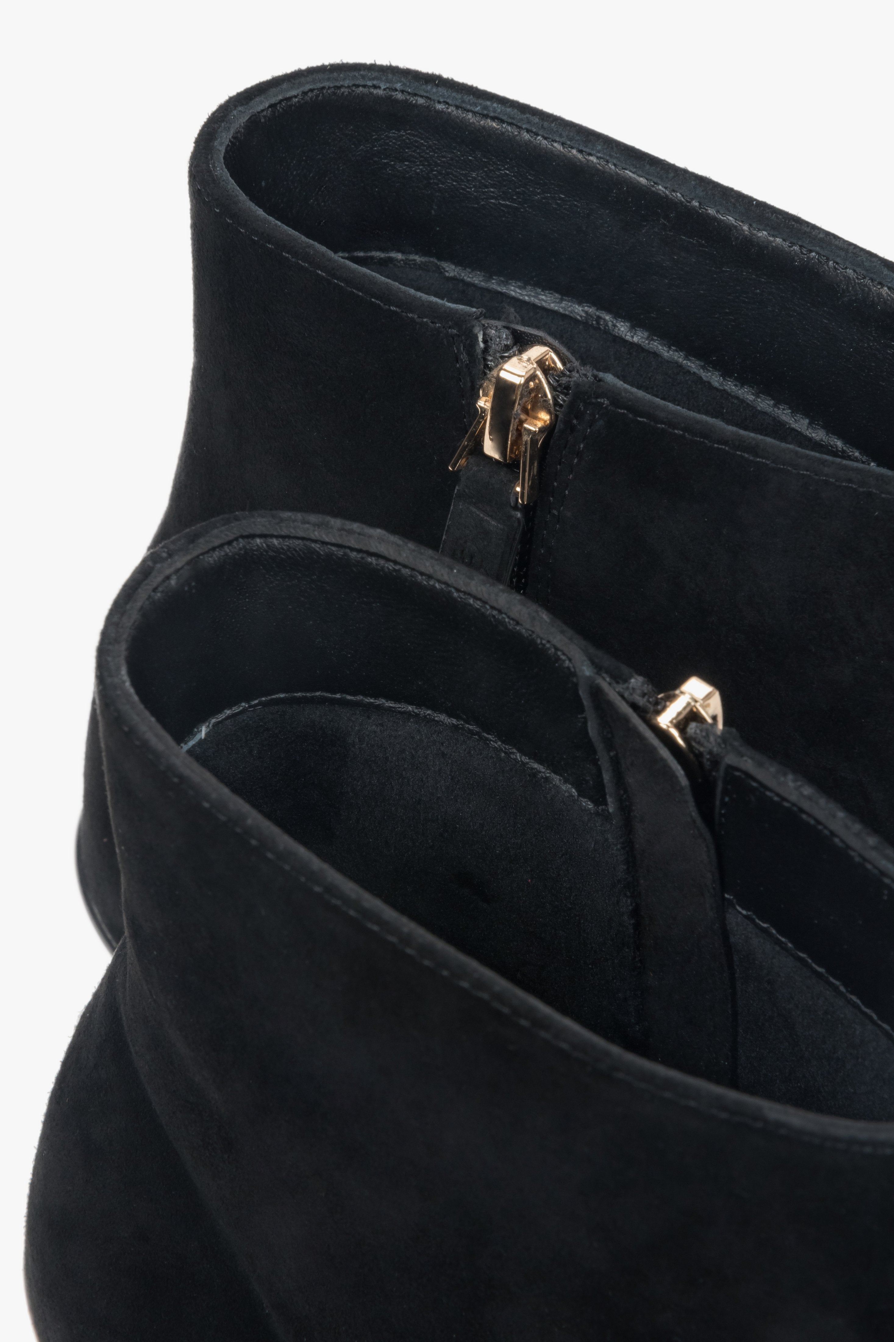 Women’s black high-heeled ankle boots in natural velour Estro.