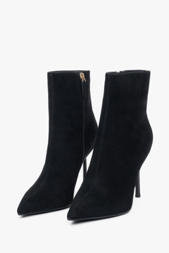 Estro women’s ankle boots, black, in natural velour with a high heel.