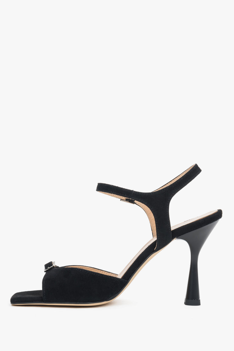 Women's black velour high-heeled sandals with a decorative rhinestone.