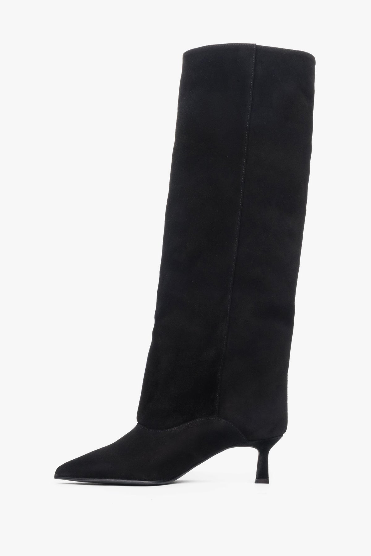 With a low flared heel, women's black knee-high boots made of genuine velour, Estro ER00118234.