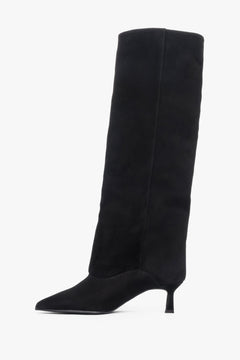 With a low flared heel, women's black knee-high boots made of genuine velour, Estro ER00118234.