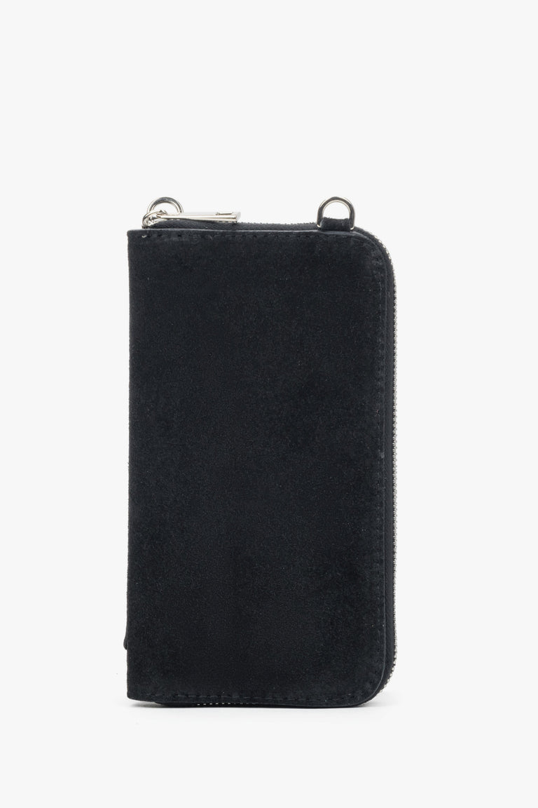 Women’s black Estro pouch made of Premium Italian genuine velour.