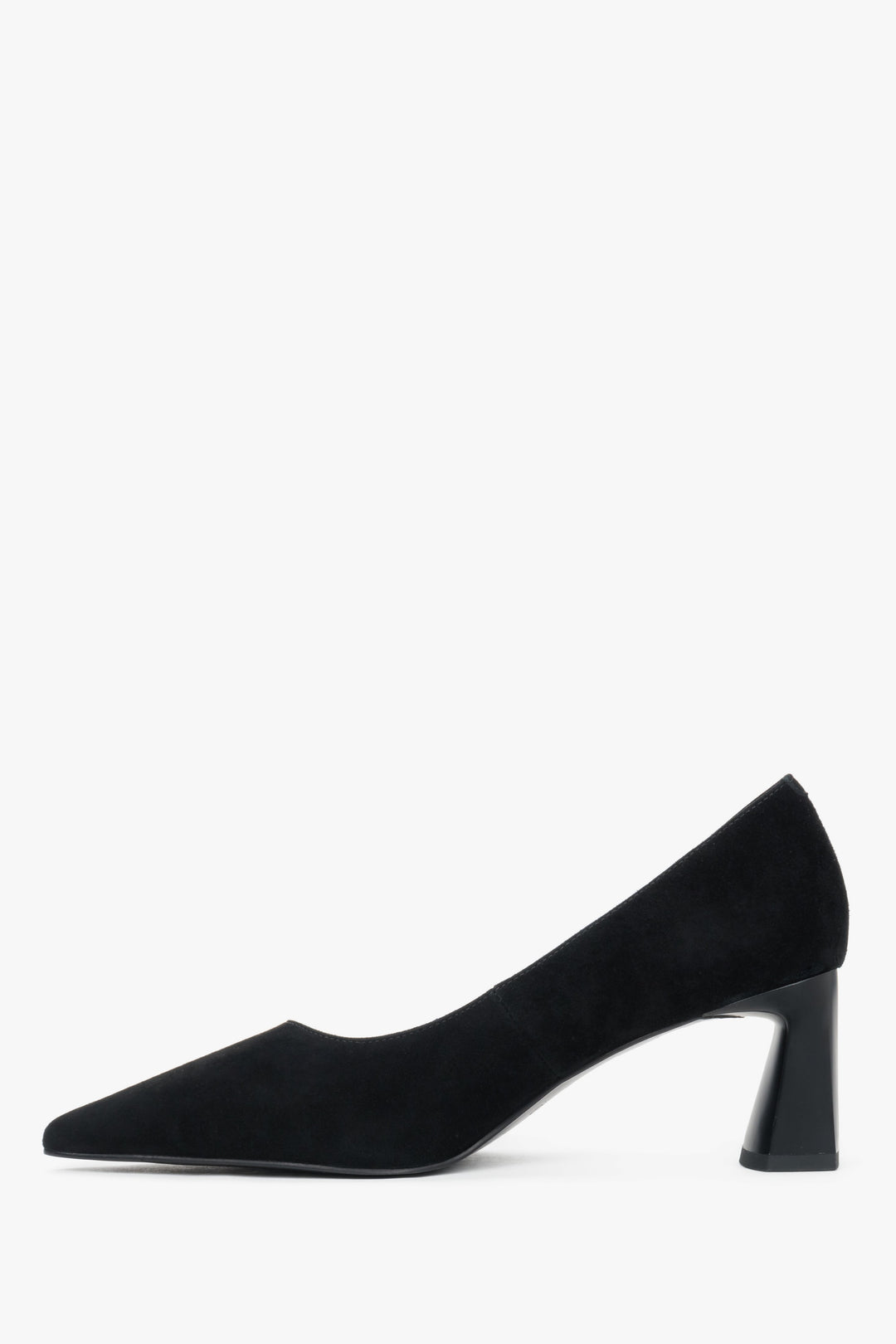 Women’s black shoes on a stable block heel made of natural velour with a pointed toe Estro.

