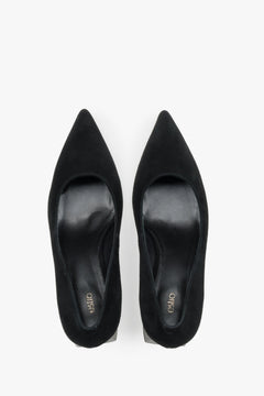 Women’s shoes on a stable block heel, black, made of natural velour, with a pointed toe, Estro.
