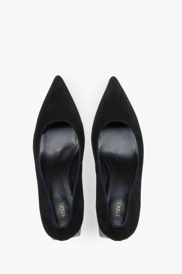 Women’s shoes on a stable block heel, black, made of natural velour, with a pointed toe, Estro.
