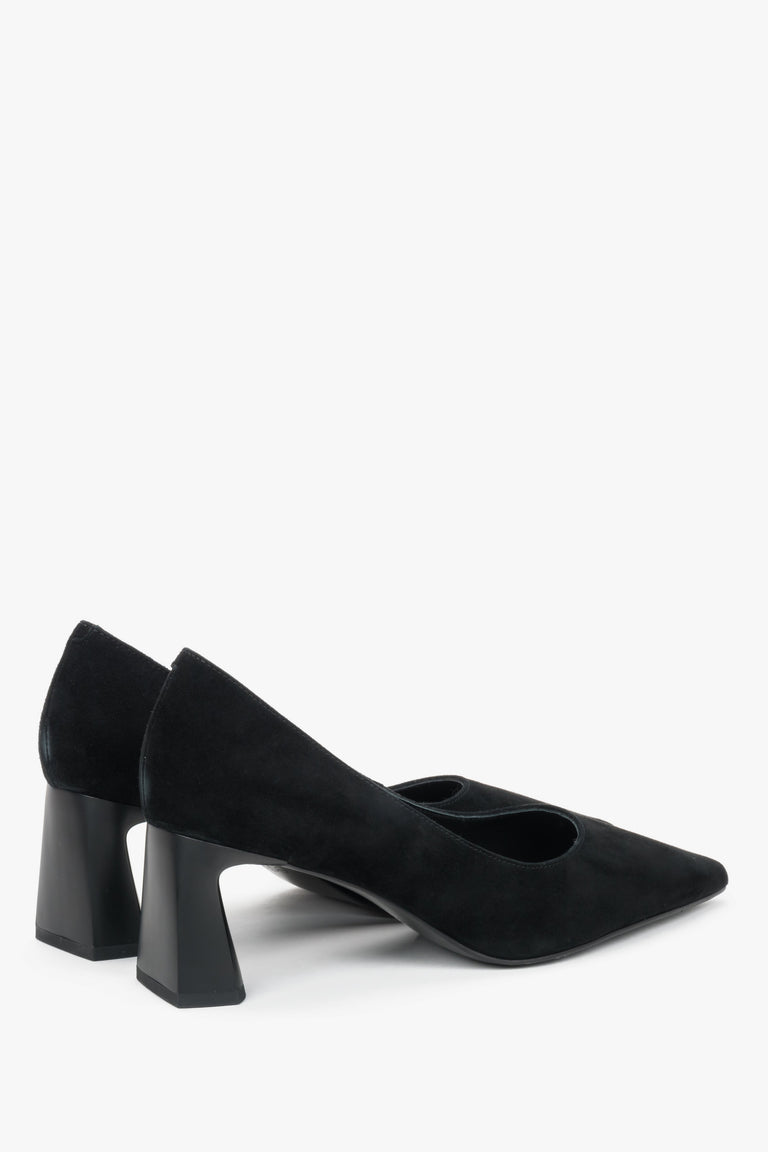Black women’s shoes Estro on a stable block heel made of natural velour – close-up of the back of the shoes.