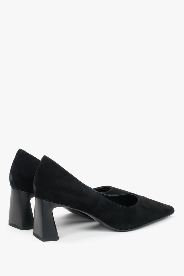 Black women’s shoes Estro on a stable block heel made of natural velour – close-up of the back of the shoes.