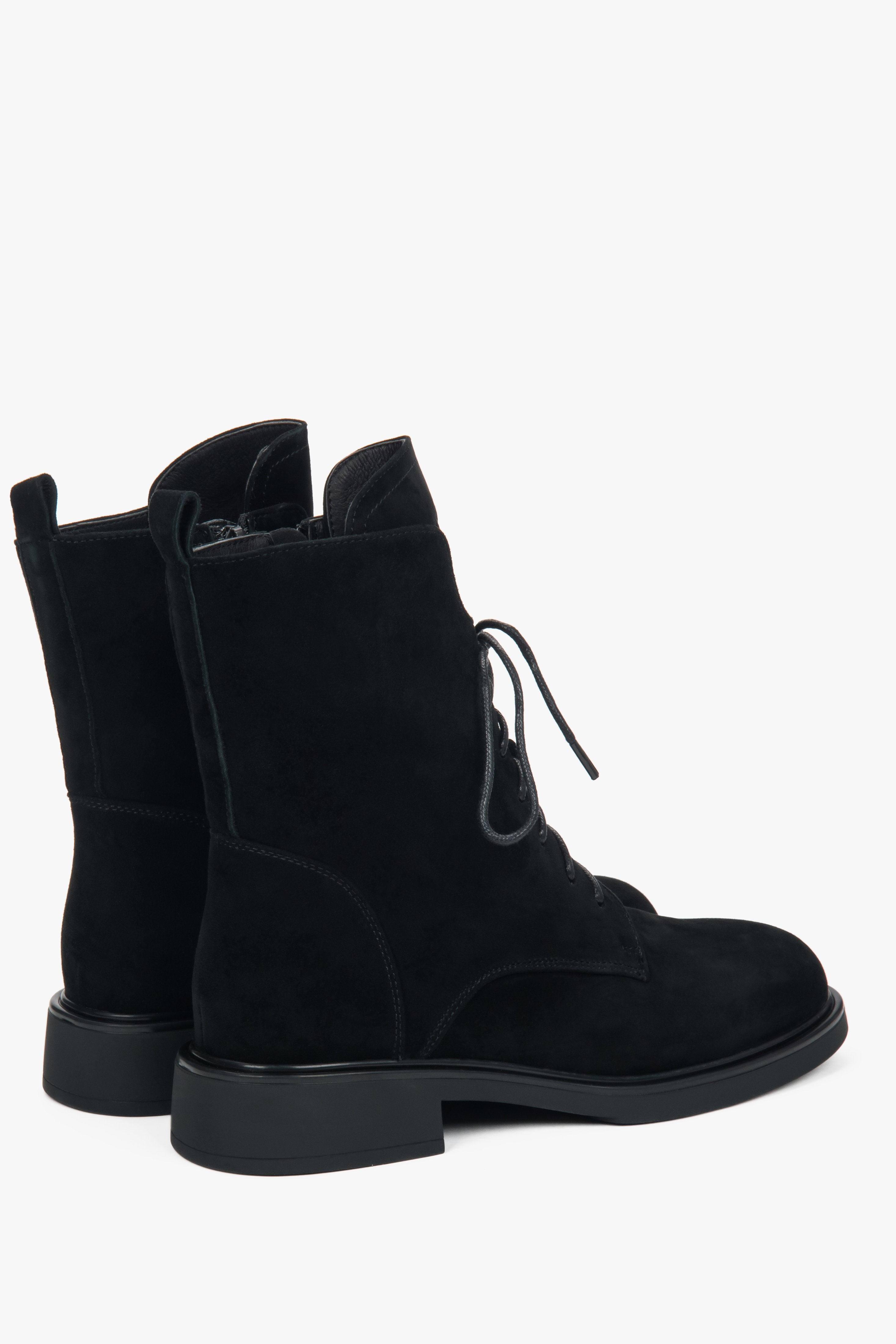 Stylish velour ankle boots by Estro, combining warmth, comfort, and winter elegance.